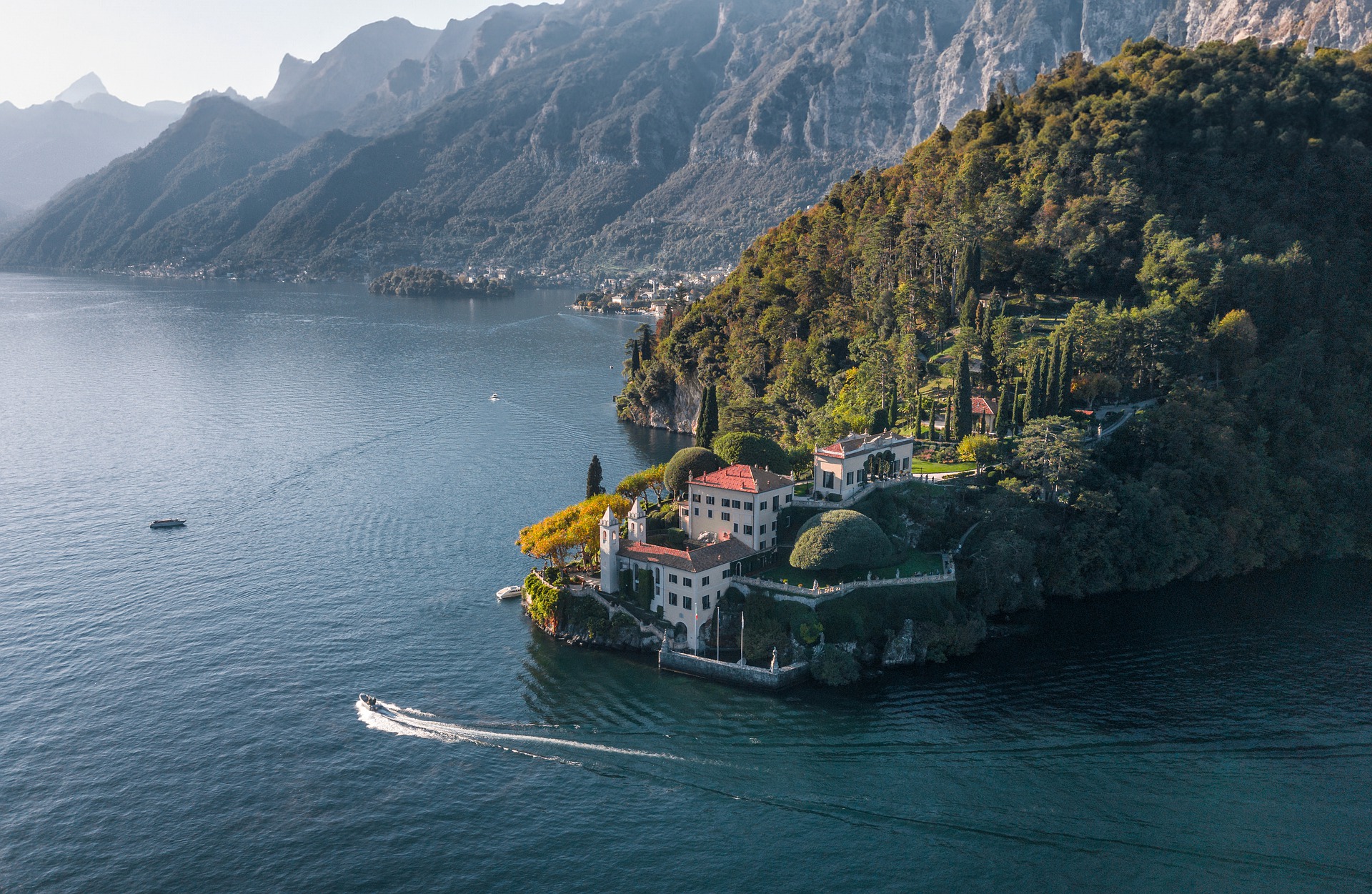 lake-8028303_1920