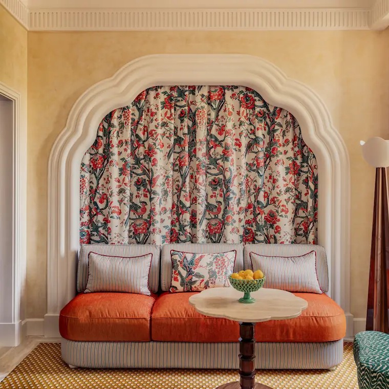 66796832bad043b0635bee4f_casa-monti-roma-junior-suite-2